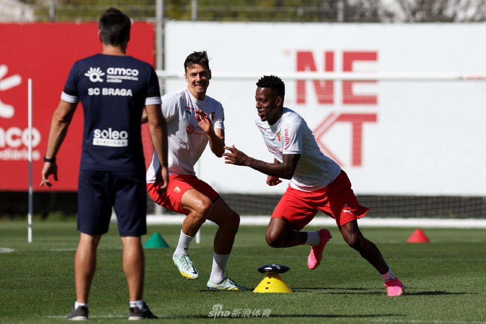 名记:热刺正在加速引进埃泽,预计在48小时内取得进展